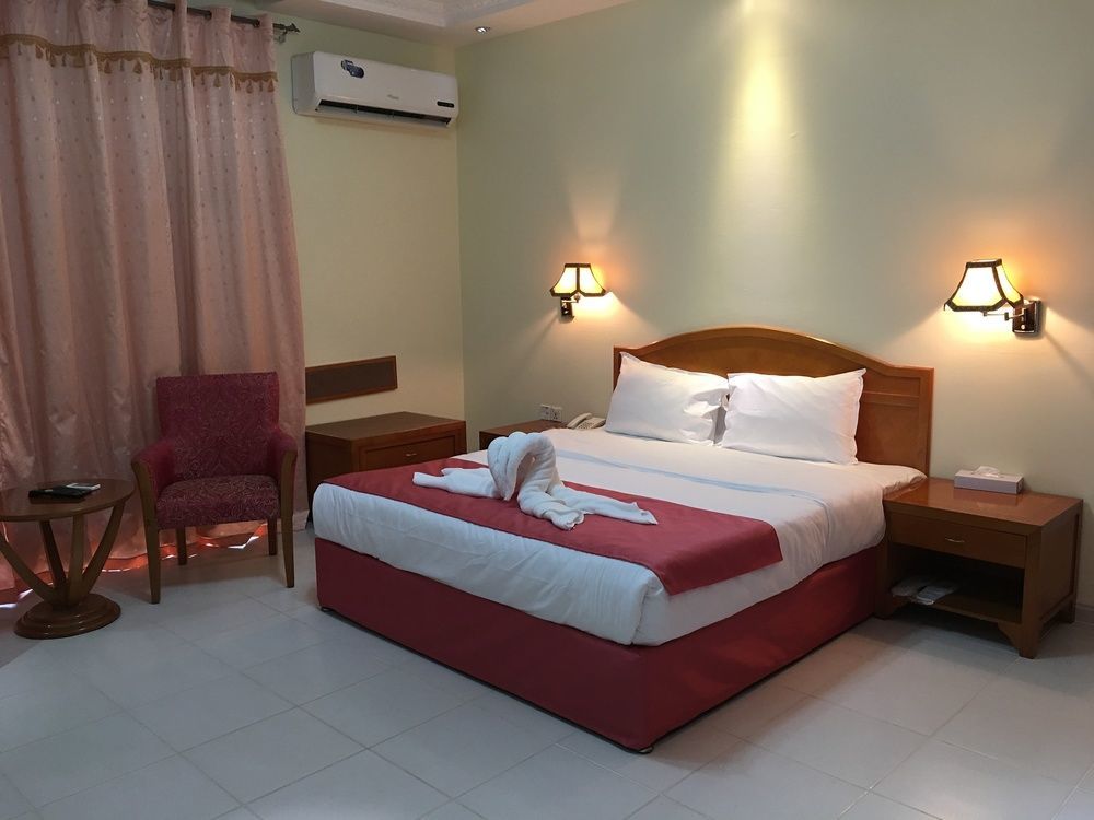 Oyo 366 Waves Hotel Adzsmán Kültér fotó