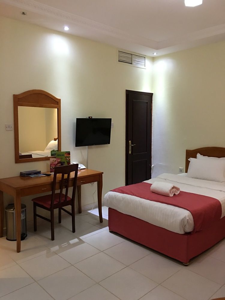 Oyo 366 Waves Hotel Adzsmán Kültér fotó