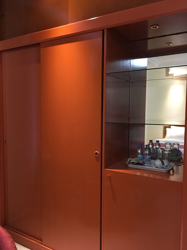 Oyo 366 Waves Hotel Adzsmán Kültér fotó