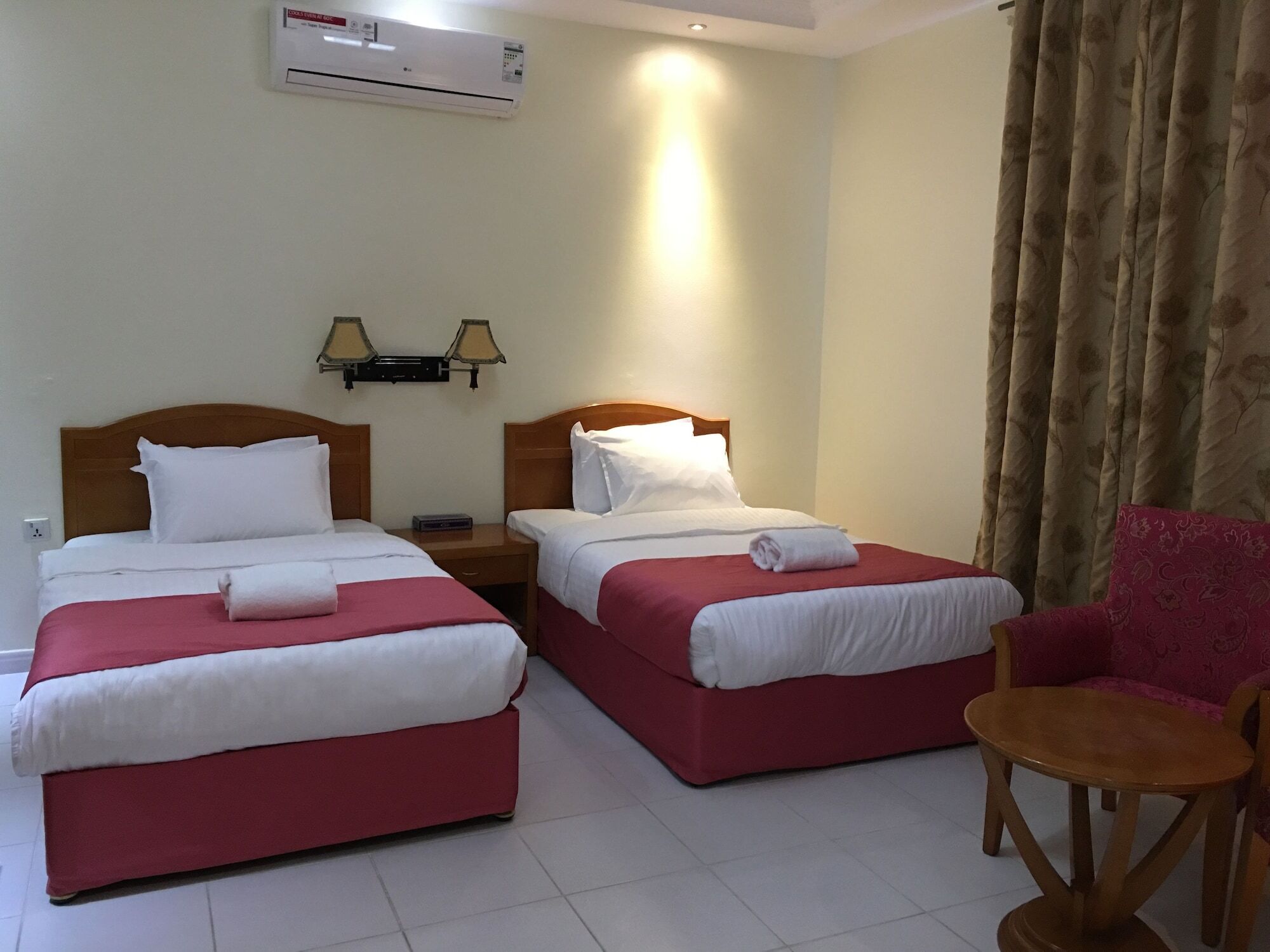 Oyo 366 Waves Hotel Adzsmán Kültér fotó