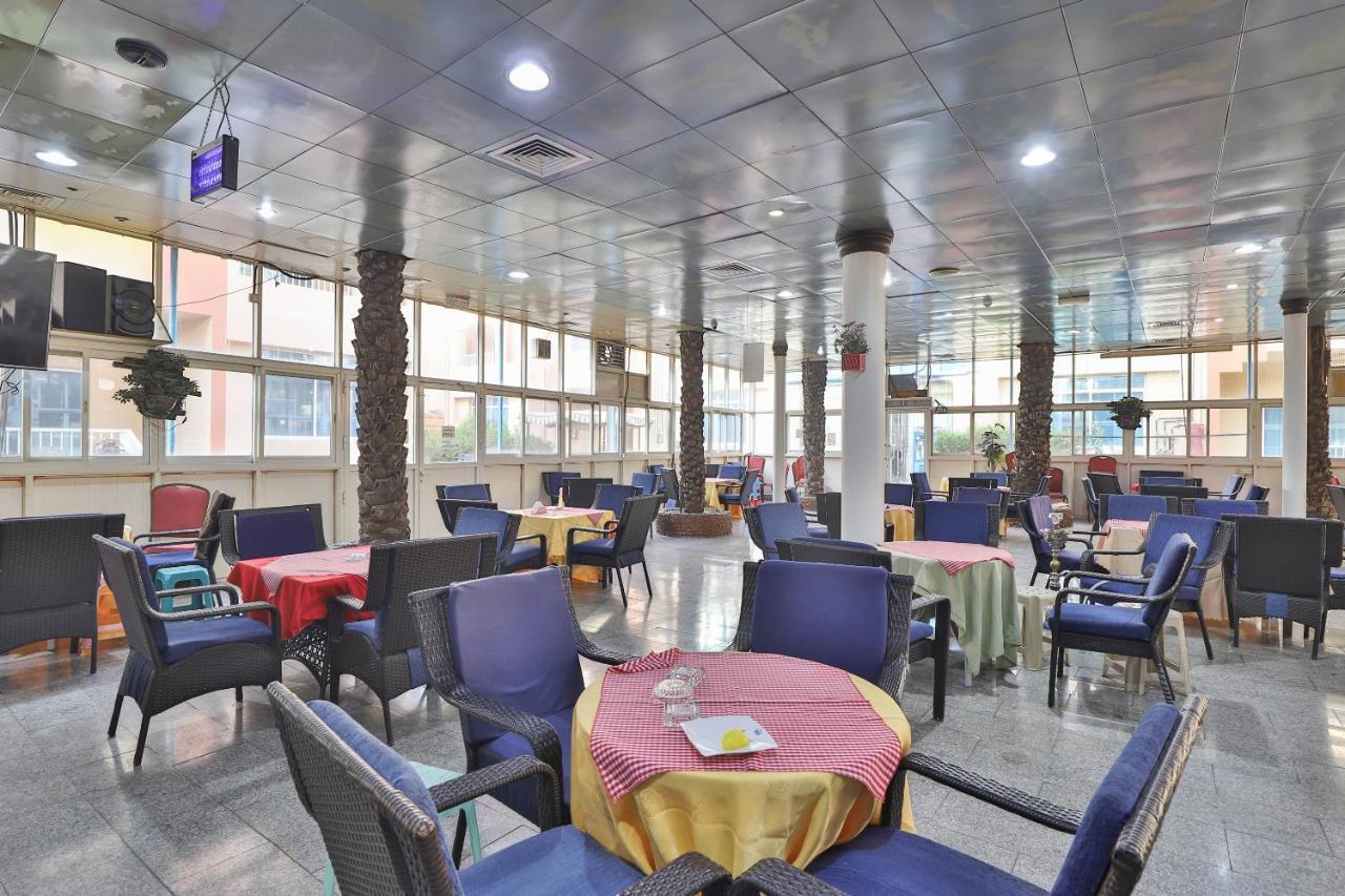 Oyo 366 Waves Hotel Adzsmán Kültér fotó