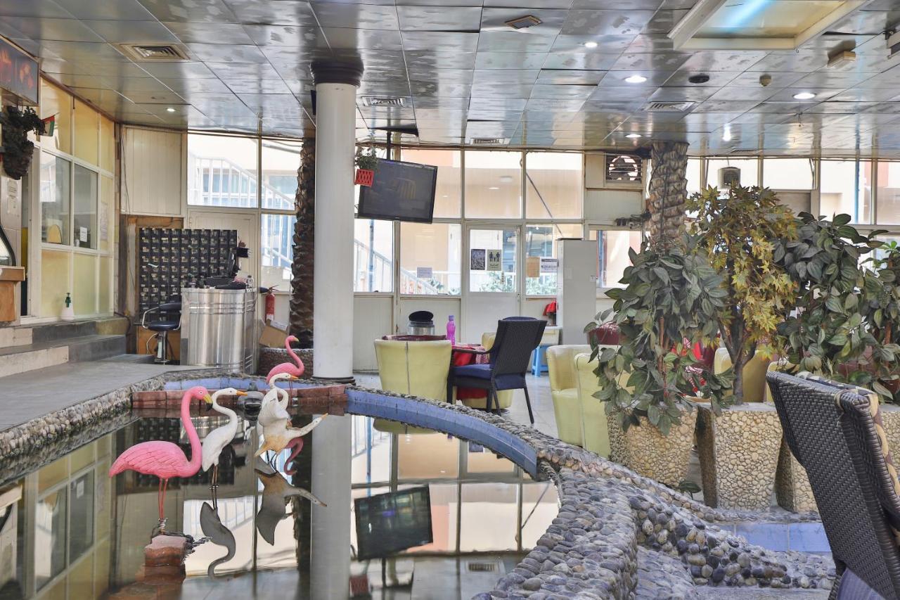 Oyo 366 Waves Hotel Adzsmán Kültér fotó