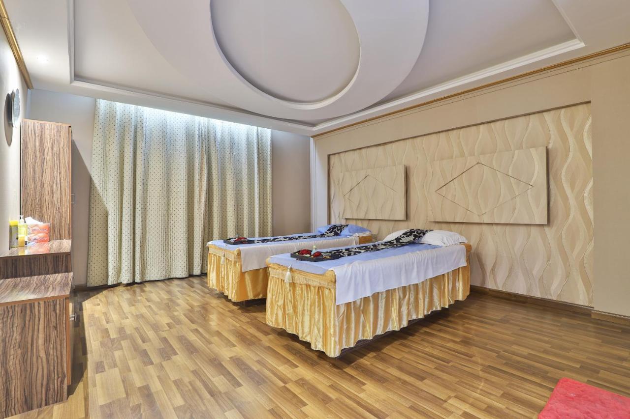 Oyo 366 Waves Hotel Adzsmán Kültér fotó