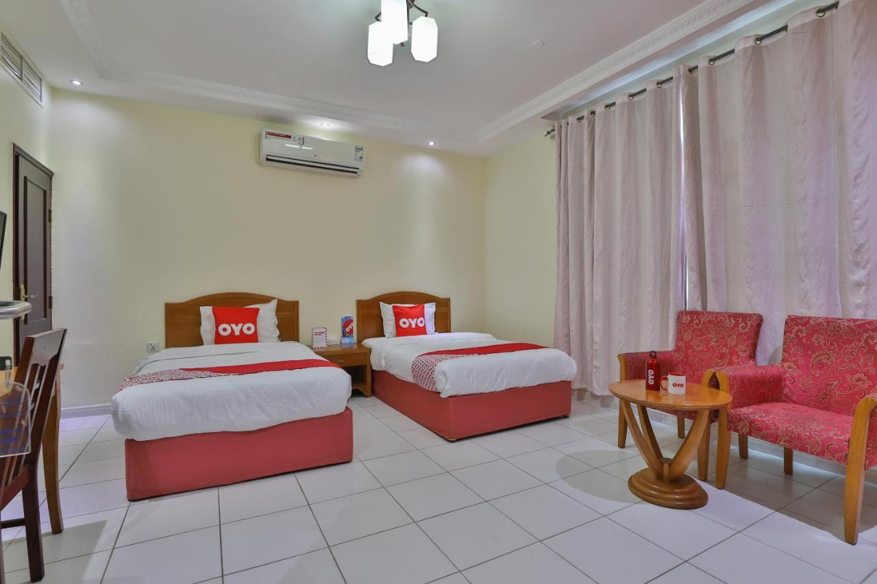 Oyo 366 Waves Hotel Adzsmán Kültér fotó
