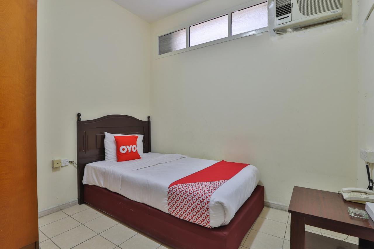 Oyo 366 Waves Hotel Adzsmán Kültér fotó