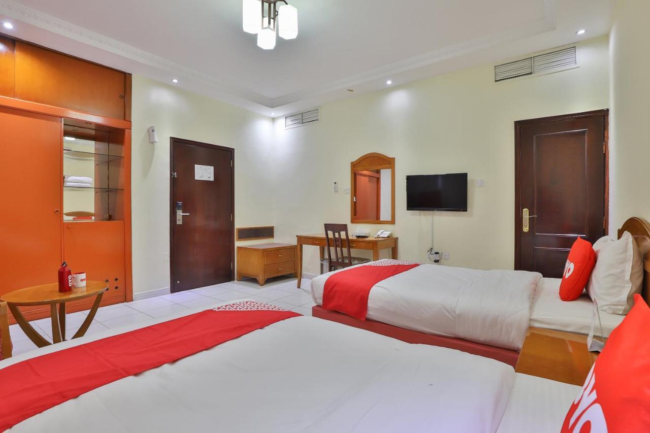Oyo 366 Waves Hotel Adzsmán Kültér fotó