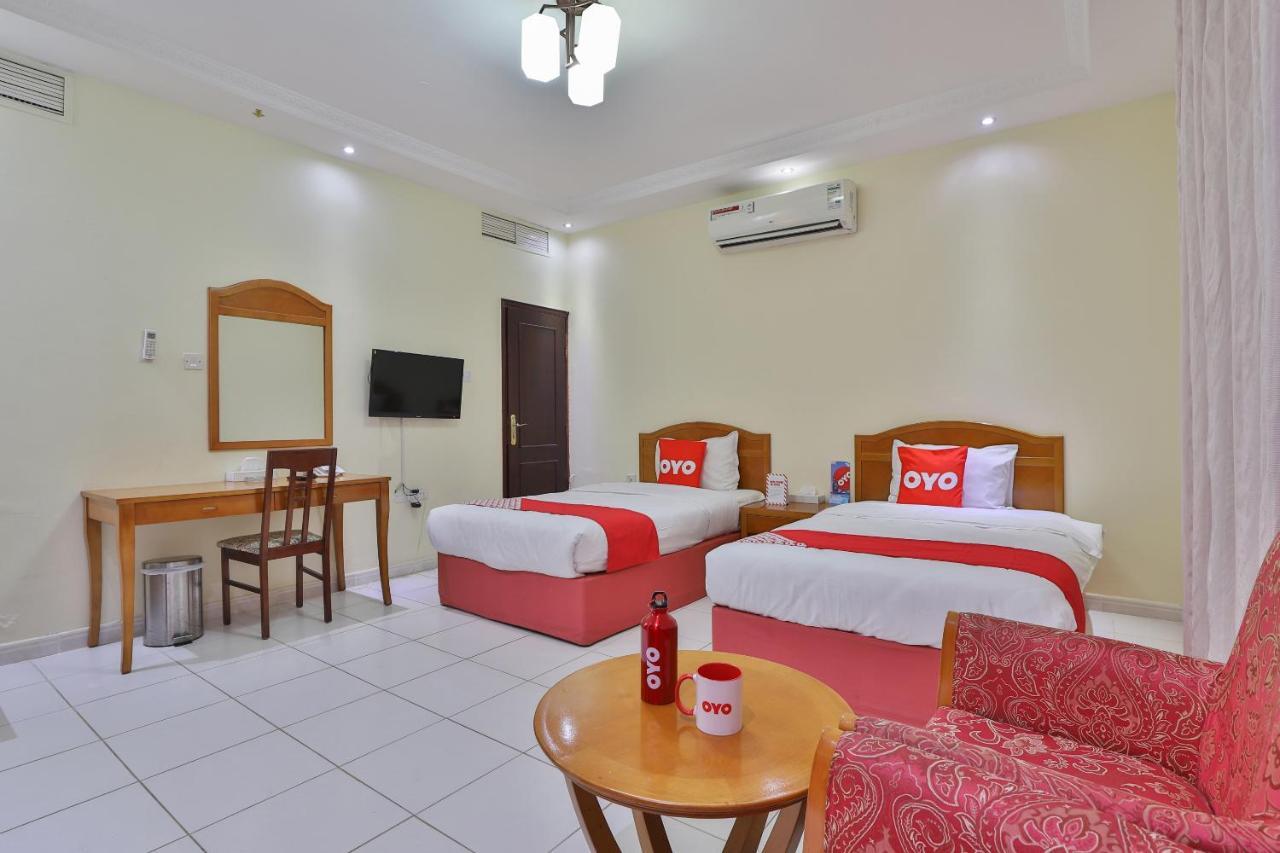 Oyo 366 Waves Hotel Adzsmán Kültér fotó