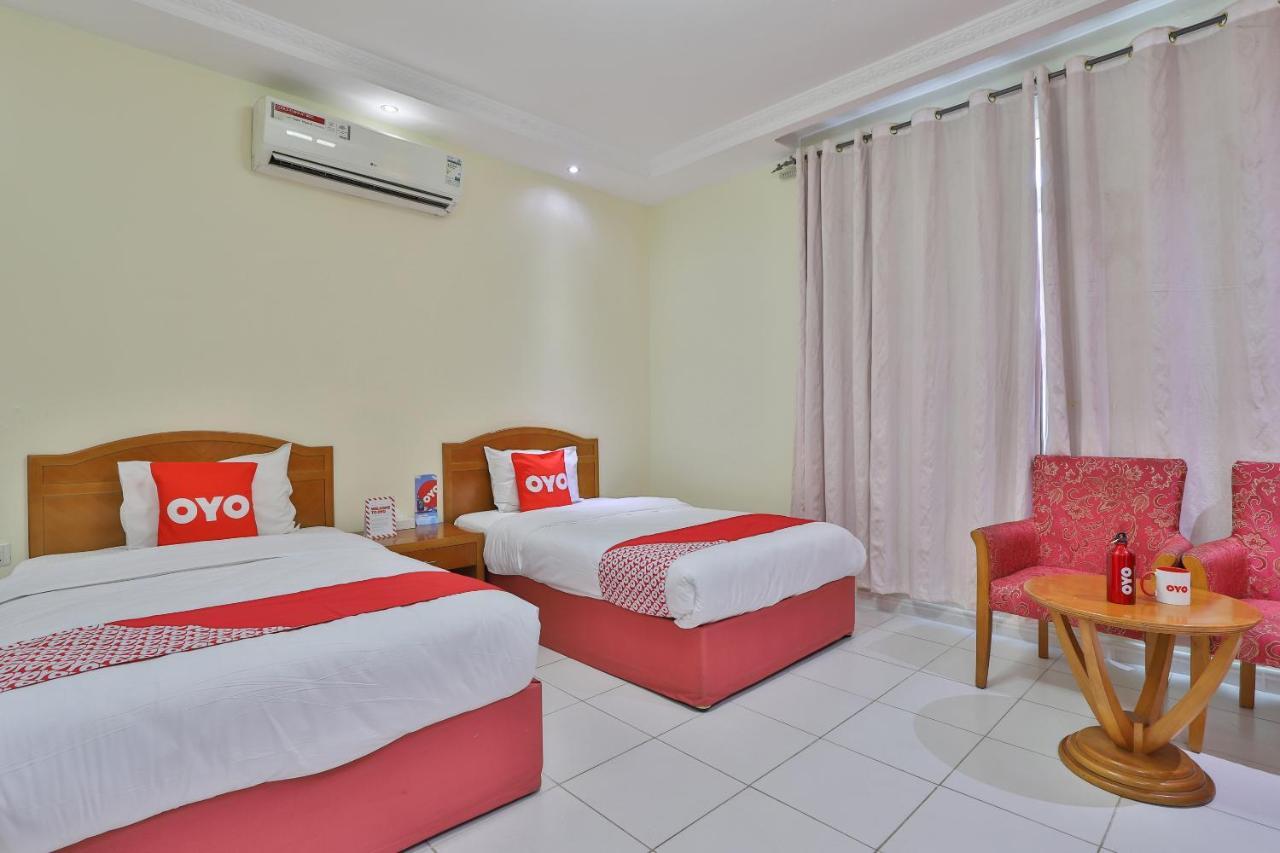Oyo 366 Waves Hotel Adzsmán Kültér fotó
