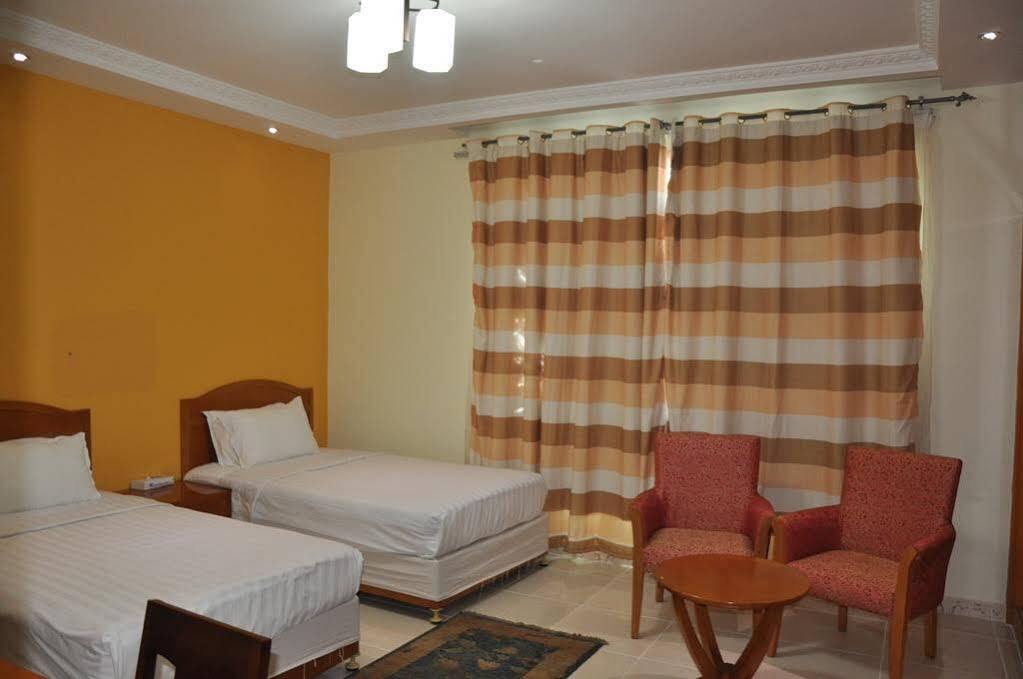 Oyo 366 Waves Hotel Adzsmán Kültér fotó
