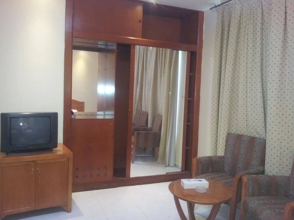Oyo 366 Waves Hotel Adzsmán Kültér fotó